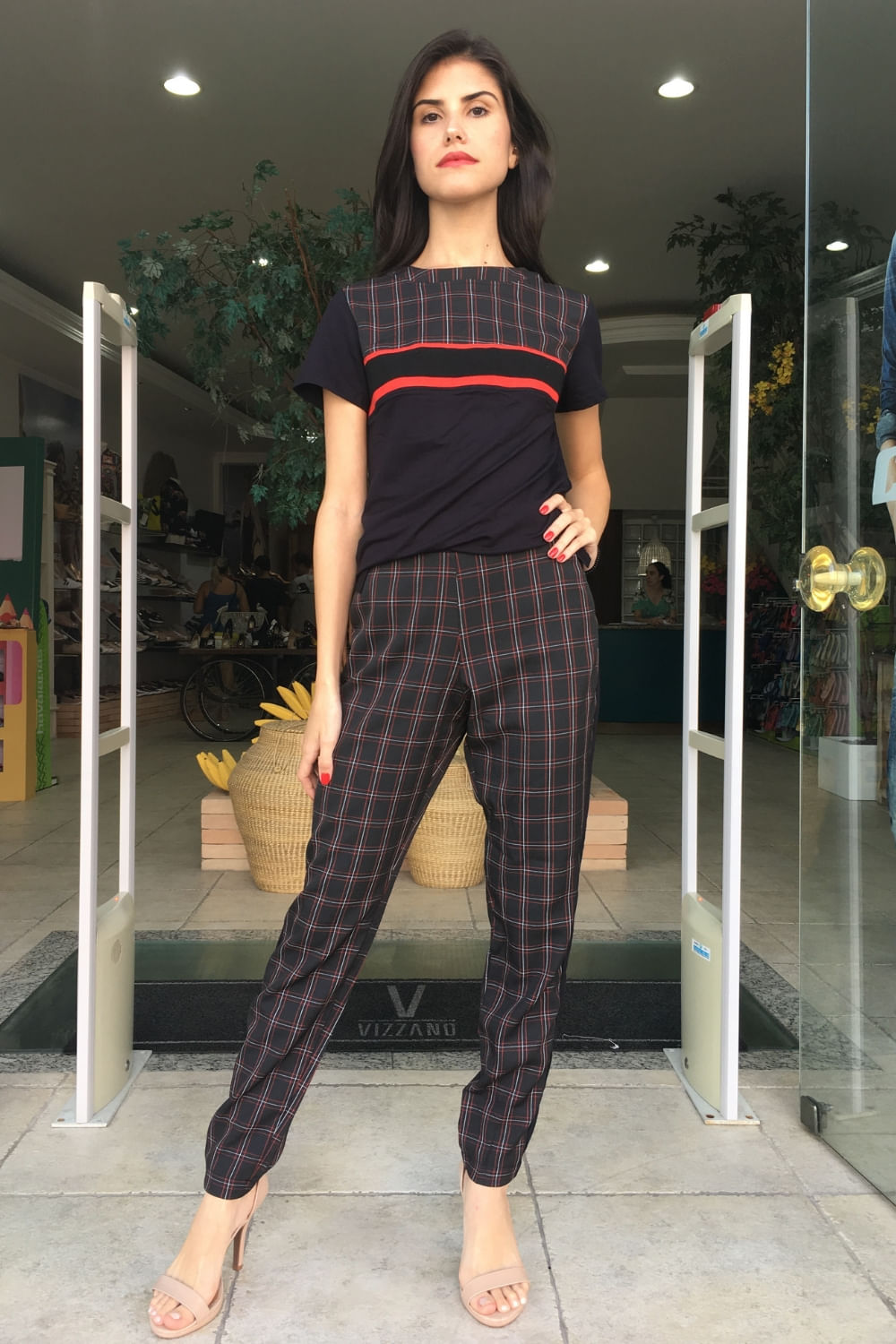 calça xadrez jogger em alfaiataria