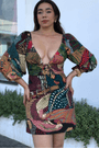 Vestido-curto-mistura-de-bichos-Farm