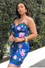 Vestido-curto-lenco-florido-Farm-gfh
