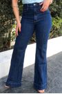 Calca-jeans-flare-bainha-larga-Farm1