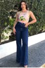Calca-jeans-flare-bainha-larga-Farm4