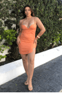 Vestido-curto-de-alca-Lanca-Perfume-3