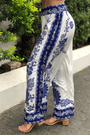 Calça pantalona jardim de concha
