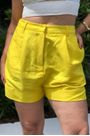 short-linho-amarelo