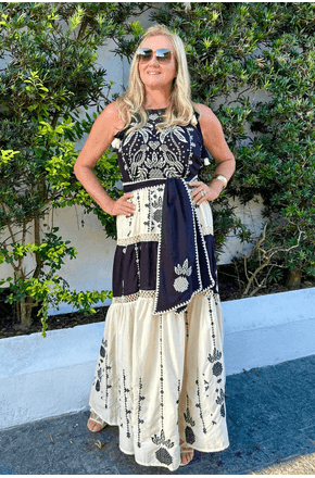 Vestido-bordado-tapete-de-arara-Farm1.png