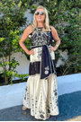 Vestido-bordado-tapete-de-arara-Farm1.png