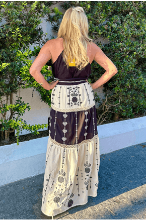 vestido-bordado-tapete-de-arara-farm-3.png