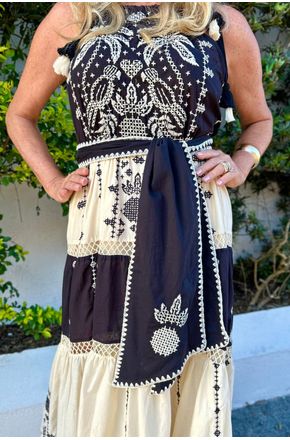 vestido-bordado-tapete-de-arara-farm-2.jpg