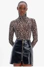 Blusa-Estampada-De-Mangas-Longas-Com-Gola-Alta-Lanca-Perfume