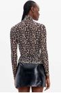 Blusa-Estampada-De-Mangas-Longas-Com-Gola-Alta-Lanca-Perfume-3