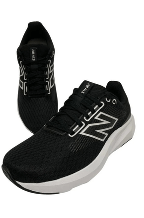 Tênis preto e branco New Balance