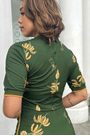 Blusa-Retilinea-Estampada-Brilho-De-Banana-Farm-2.png