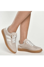 Tenis-Casual-Bege-e-branco-Via-Marte-4